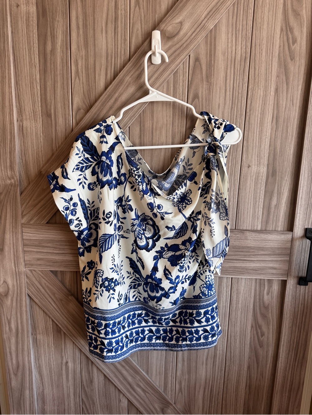 NWOT Blue & White Floral Tie-Shoulder Women’s Top